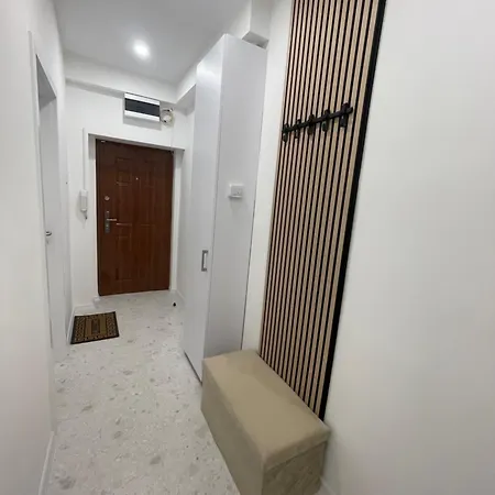 Manda's Flat מישקולץ