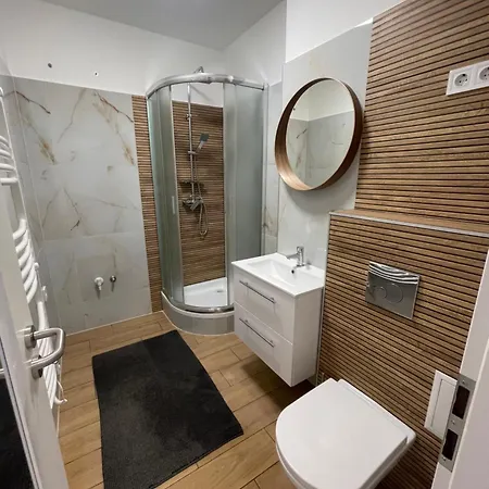 Manda's Flat * Μίσκολτς